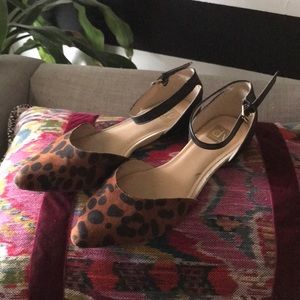 Like new leopard print flats